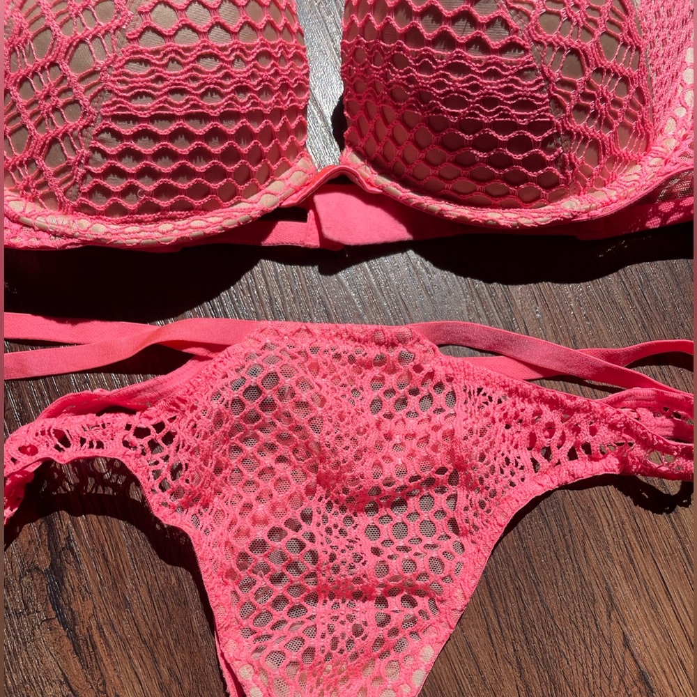 Victoria's Secret “Bombshell” Collection Bra and Thong Set - Picture 5 of 8
